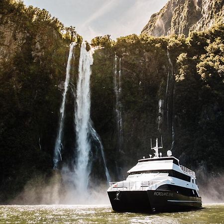 Milford Sound Overnight Cruise - Fiordland Discovery Zewnętrze zdjęcie