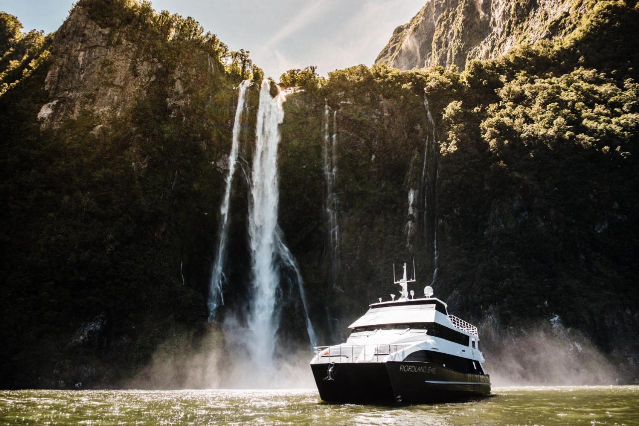 Milford Sound Overnight Cruise - Fiordland Discovery Zewnętrze zdjęcie
