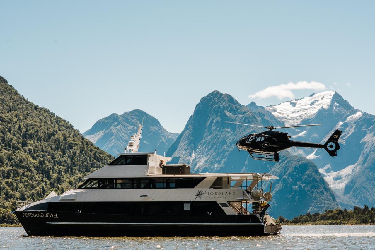 Milford Sound Overnight Cruise - Fiordland Discovery Zewnętrze zdjęcie