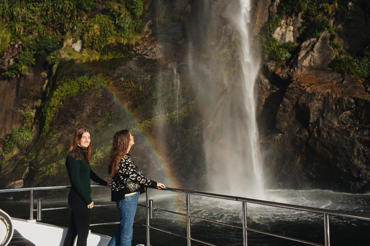 Milford Sound Overnight Cruise - Fiordland Discovery Zewnętrze zdjęcie