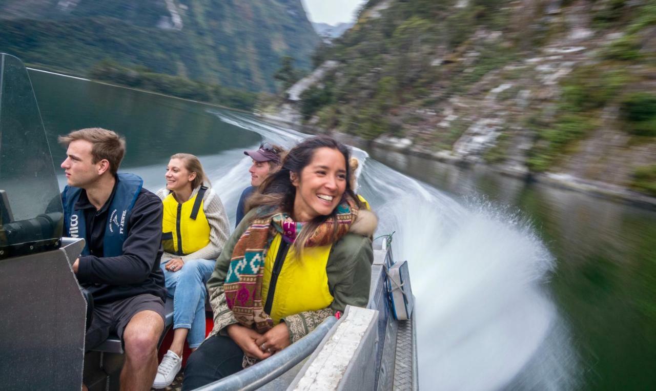 Milford Sound Overnight Cruise - Fiordland Discovery Zewnętrze zdjęcie