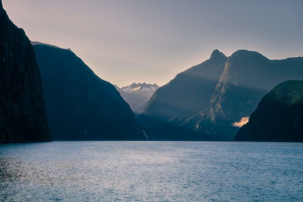 Milford Sound Overnight Cruise - Fiordland Discovery Zewnętrze zdjęcie